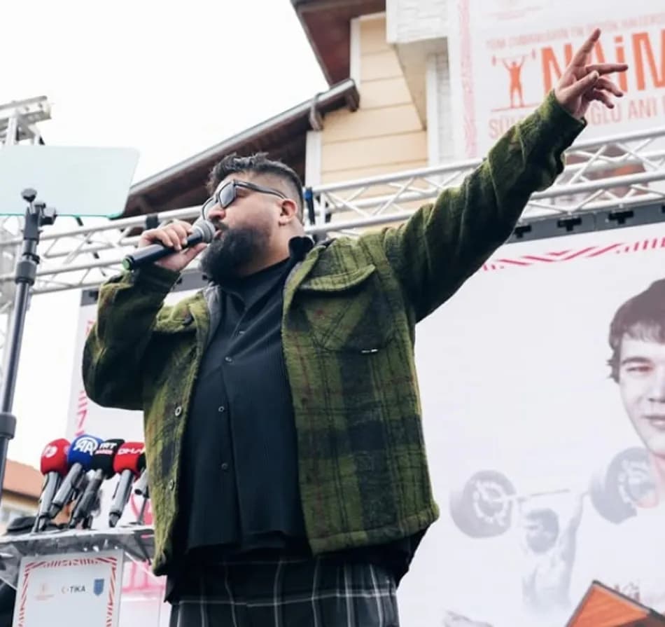 Eypio'nun kızı Anka ile paylaşımı sosyal medyada ilgi gördü