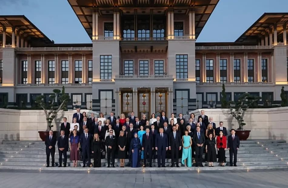 Erdoğan’ın NATO liderlerine hediye ettiği tabanca gündem oldu