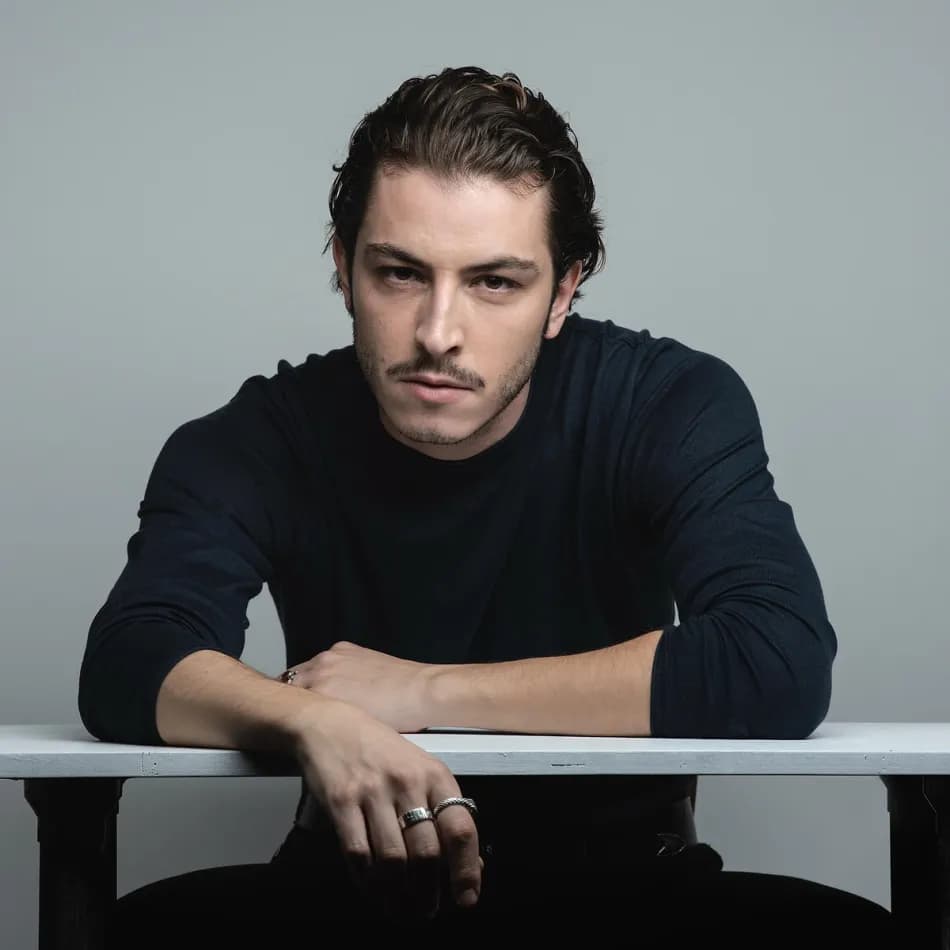 Boran Kuzum, ABD'deki Dizi Setinde Ekibe Baklava Dağıttığını Anlattı