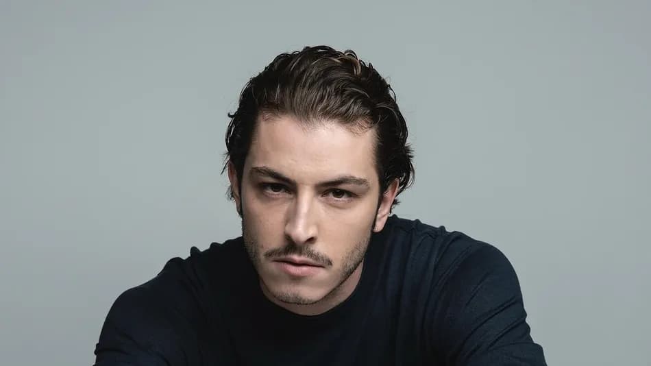 Boran Kuzum, ABD'deki Dizi Setinde Ekibe Baklava Dağıttığını Anlattı