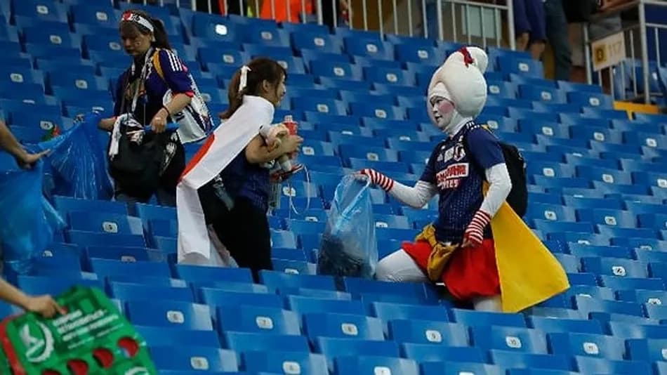 Japon taraftarların stadyum temizliği ev işi tartışması başlattı