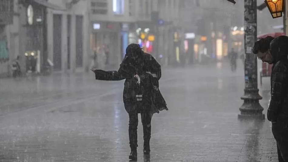 İstanbul Valiliği’nden Avrupa Yakası için sağanak uyarısı
