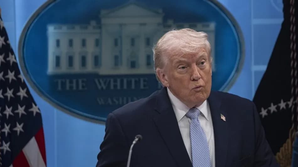 Trump, İran’ı Hürmüz Boğazı üzerinden abluka tehdidiyle hedef aldı
