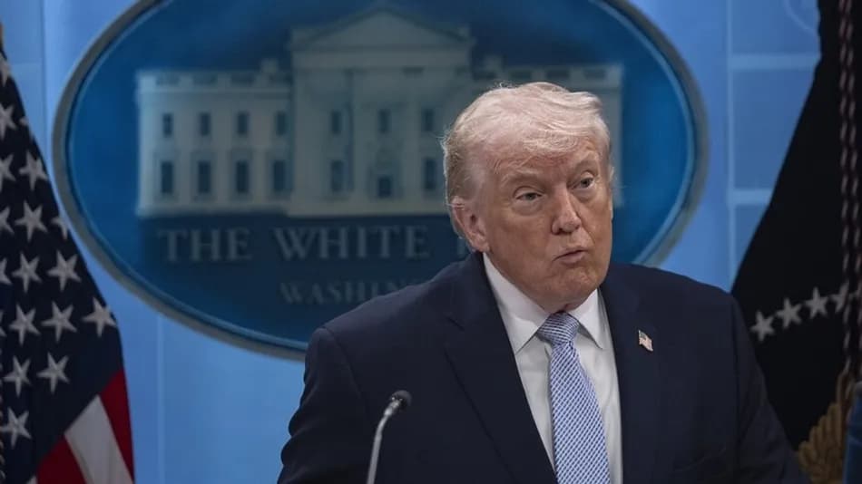 Trump, İran’ı Hürmüz Boğazı üzerinden abluka tehdidiyle hedef aldı