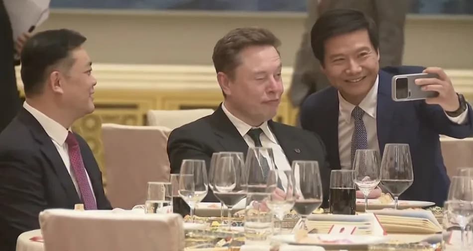Elon Musk ile selfie çeken kişinin Xiaomi kurucusu Lei Jun olduğu ortaya çıktı
