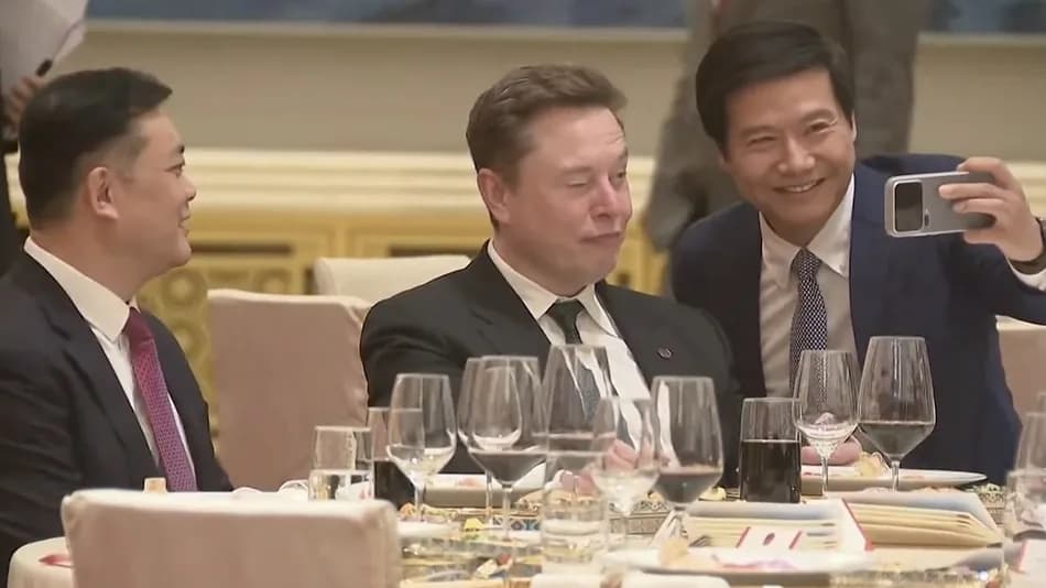 Elon Musk ile selfie çeken kişinin Xiaomi kurucusu Lei Jun olduğu ortaya çıktı