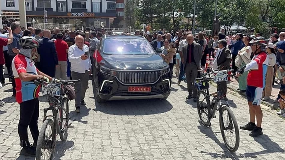 Ardahan Valisi Mehmet Fatih Çiçekli’ye taytlı veda töreni