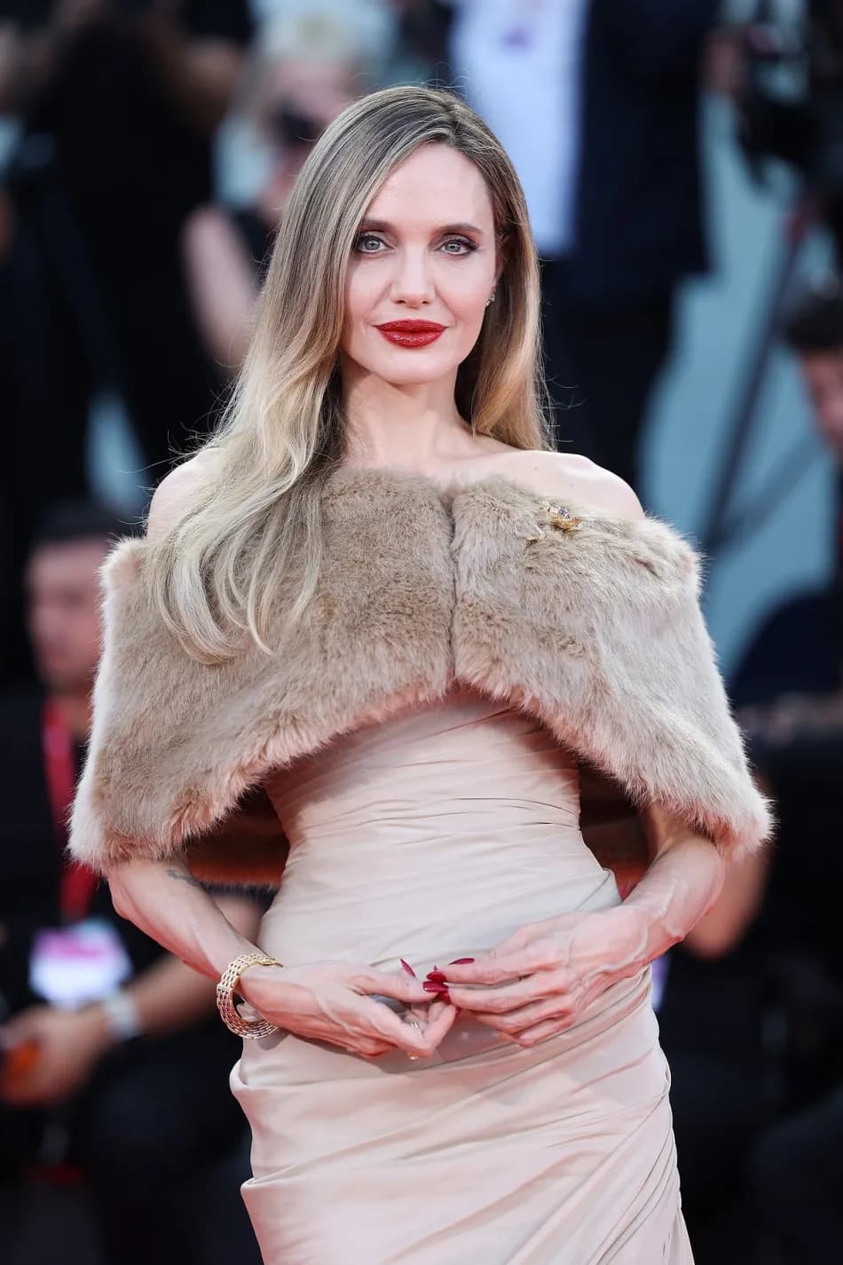 Angelina Jolie'nin son görüntüsü sosyal medyada gündem oldu