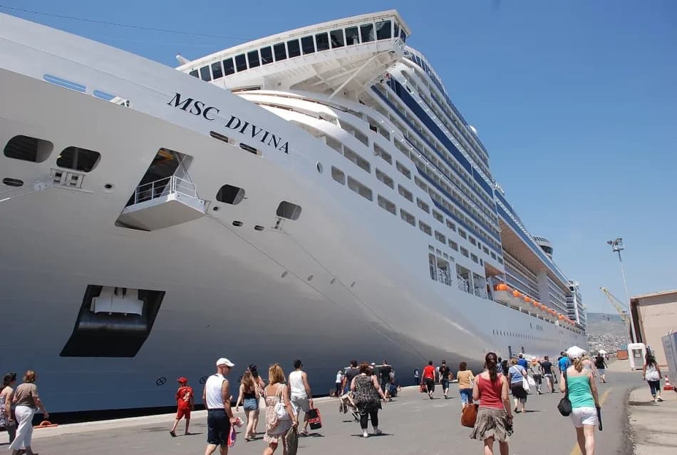 Barselona, kruvaziyer turistlerinden alınan vergiyi iki katına çıkarıyor