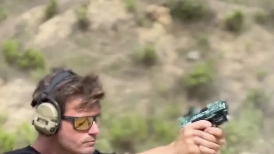 Kıvanç Tatlıtuğ atış poligonundaki görüntüleriyle gündem oldu