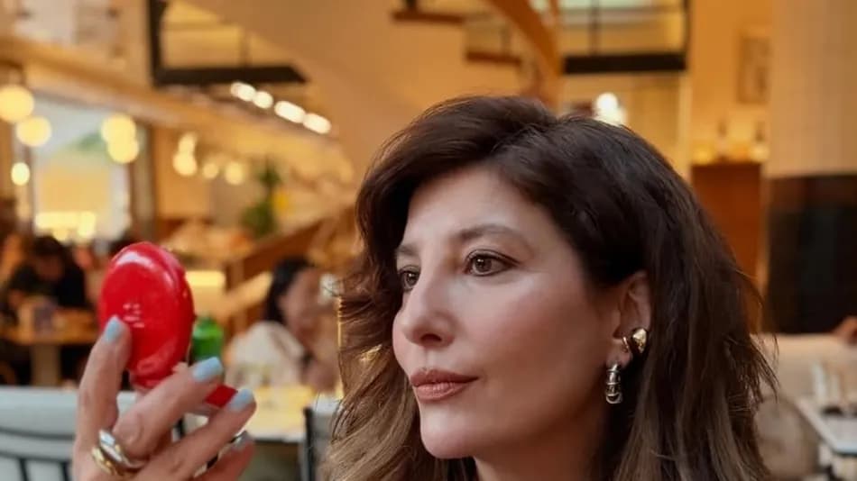 Şebnem Bozoklu yeni imajıyla sosyal medyada gündem oldu