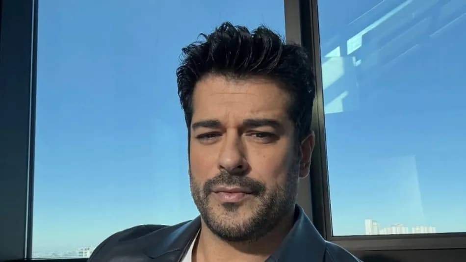 Burak Özçivit'in Rusya'da bir hayranıyla yaşadığı an sosyal medyada gündem oldu