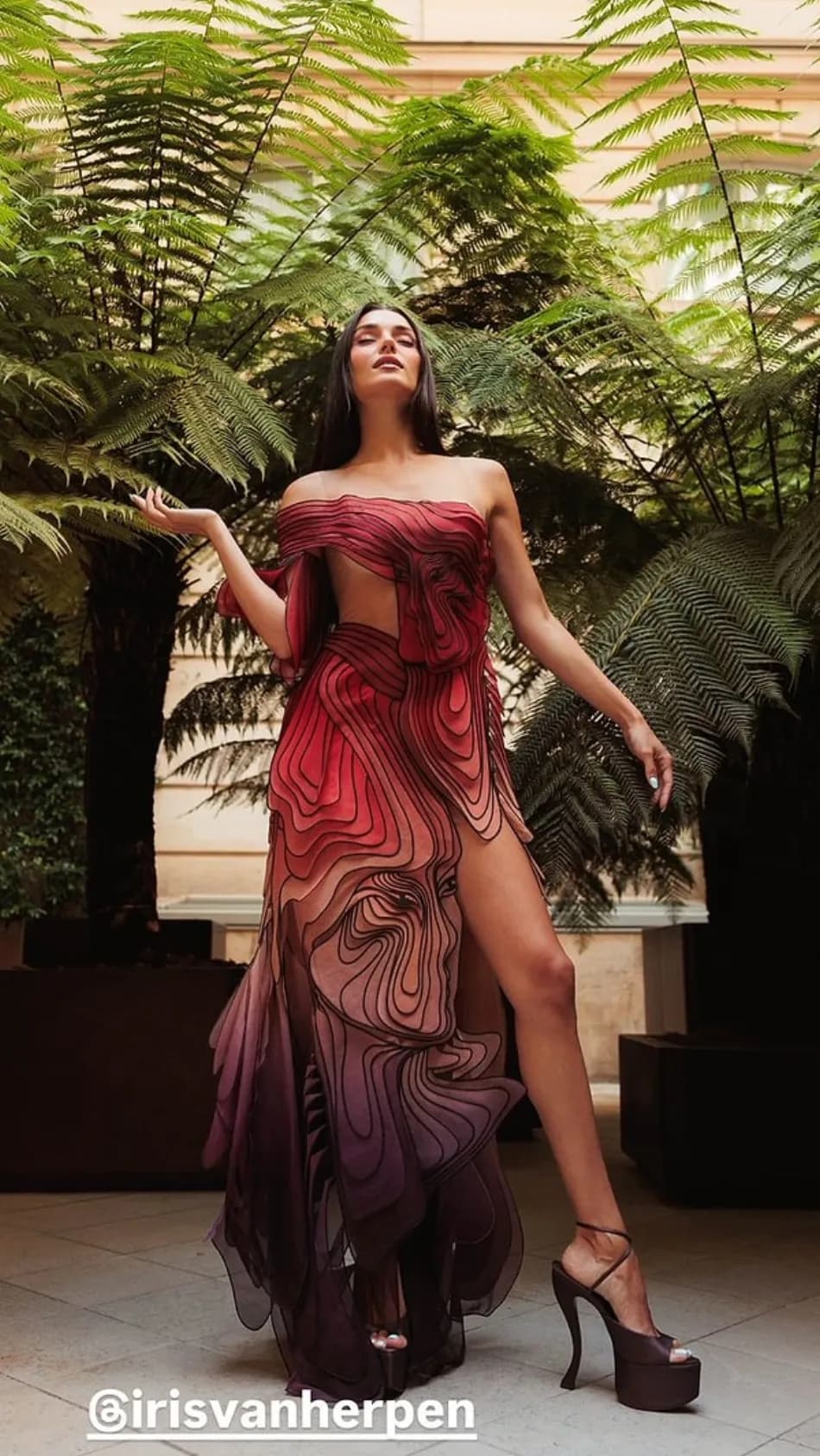 Hande Erçel Paris Moda Haftası 2026 stiliyle gündem oldu