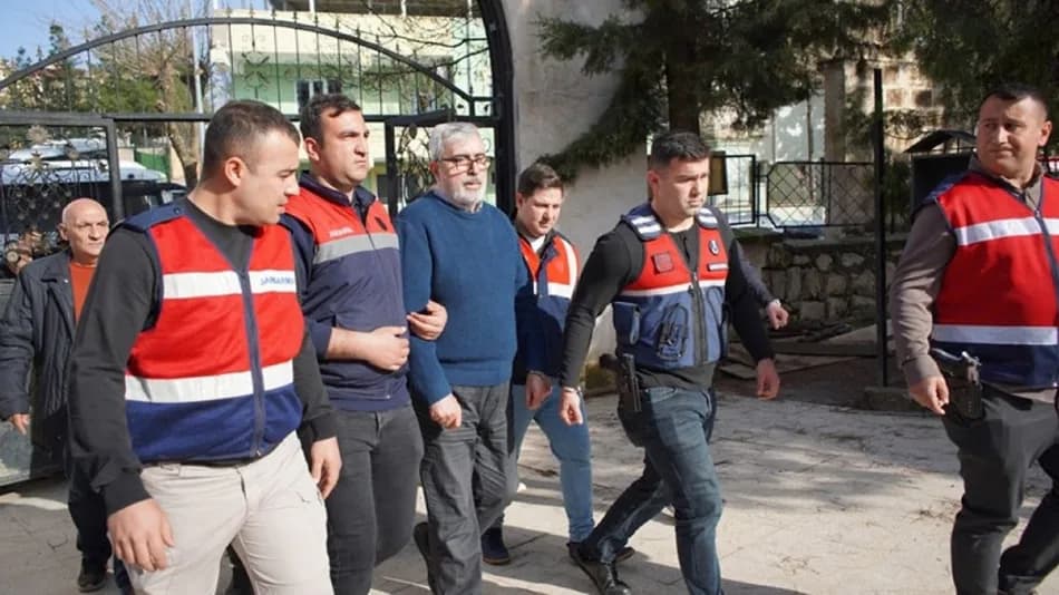 Fadıl Akgündüz, Annesinin Cenazesine Jandarma Nezaretinde Katıldı