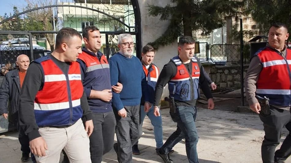 Fadıl Akgündüz, Annesinin Cenazesine Jandarma Nezaretinde Katıldı