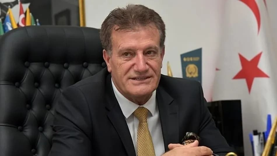 KKTC Ulaştırma Bakanı Erhan Arıklı görevden alındı