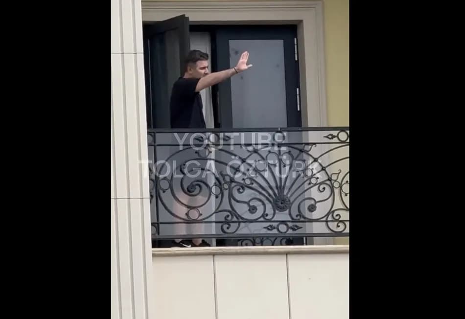 Kosova’daki Türk taraftarlar, milli takımın kaldığı otel önünde uyarıldı