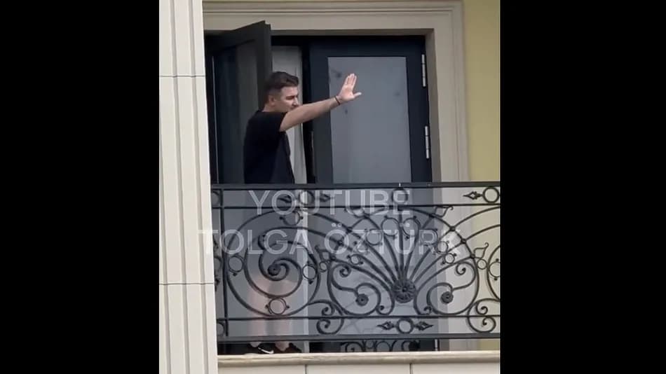 Kosova’daki Türk taraftarlar, milli takımın kaldığı otel önünde uyarıldı