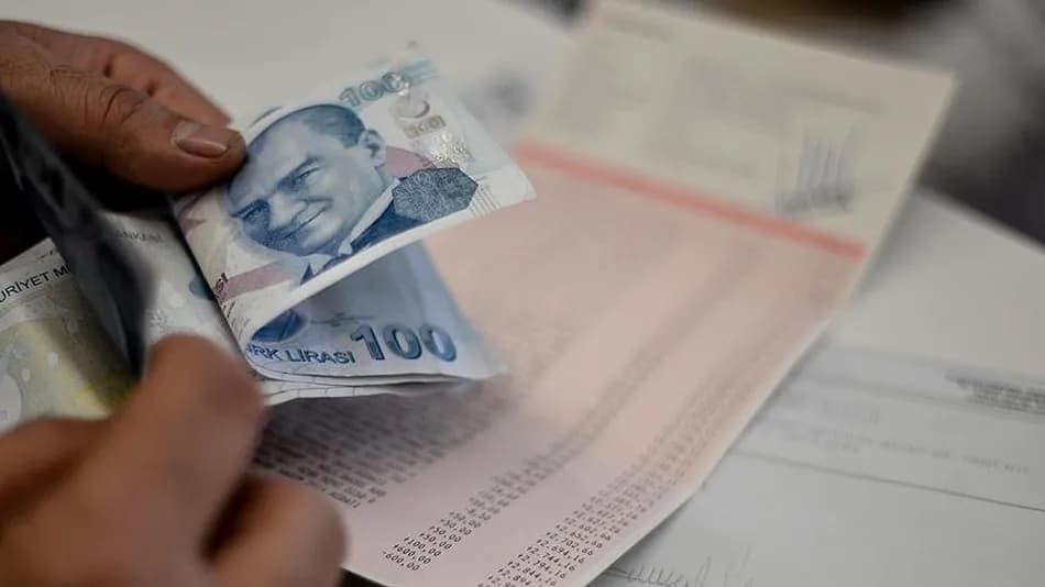 Emekli bayram ikramiyesi ve mayıs maaşı ödemeleri başladı