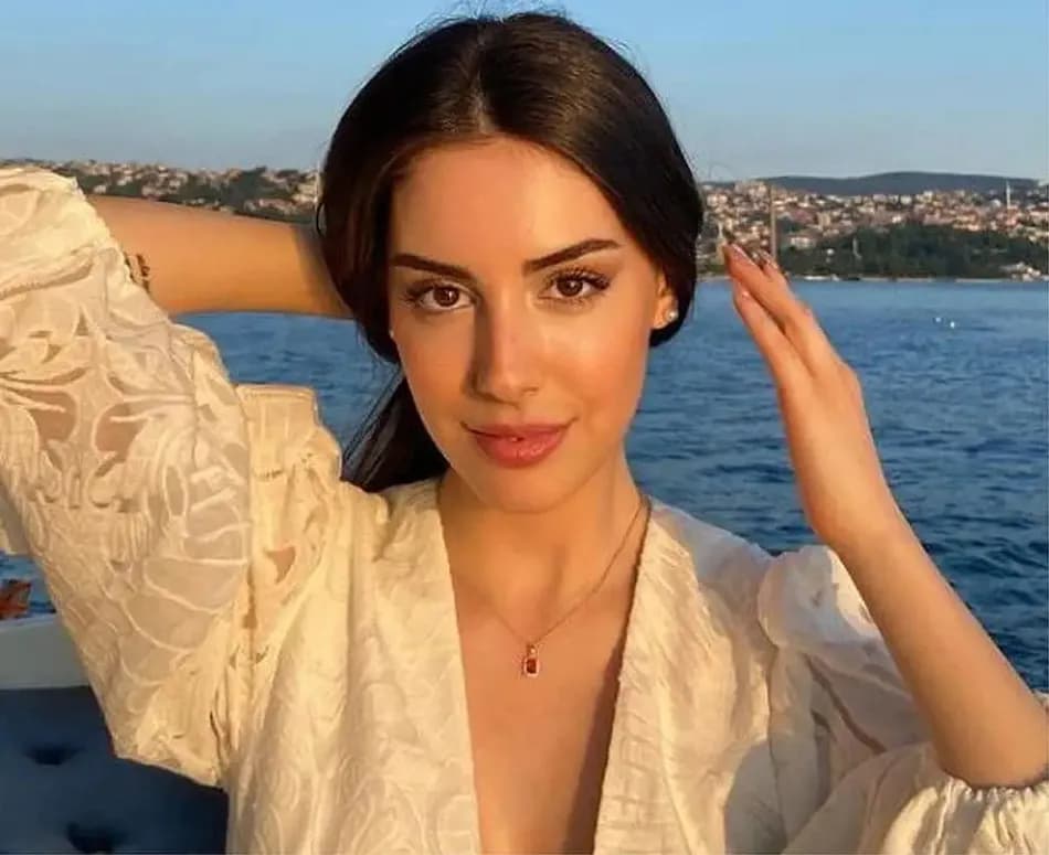 Selin Türkmen, sosyal medyada öne çıkan fotoğrafıyla ilgili açıklama yaptı