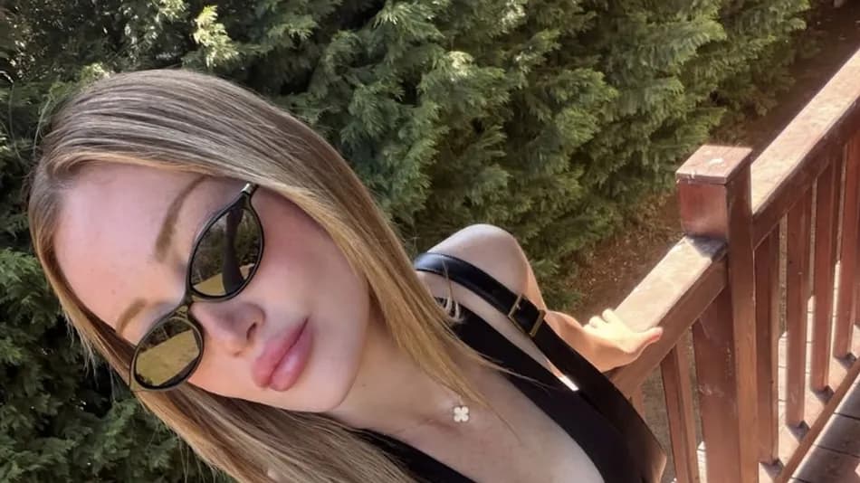 Danla Bilic saç rengini sarıya çevirerek yeni imajını paylaştı