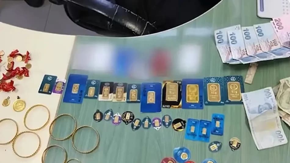 Düzce’de Yol Kenarında Altın Dolu Çanta Bulundu