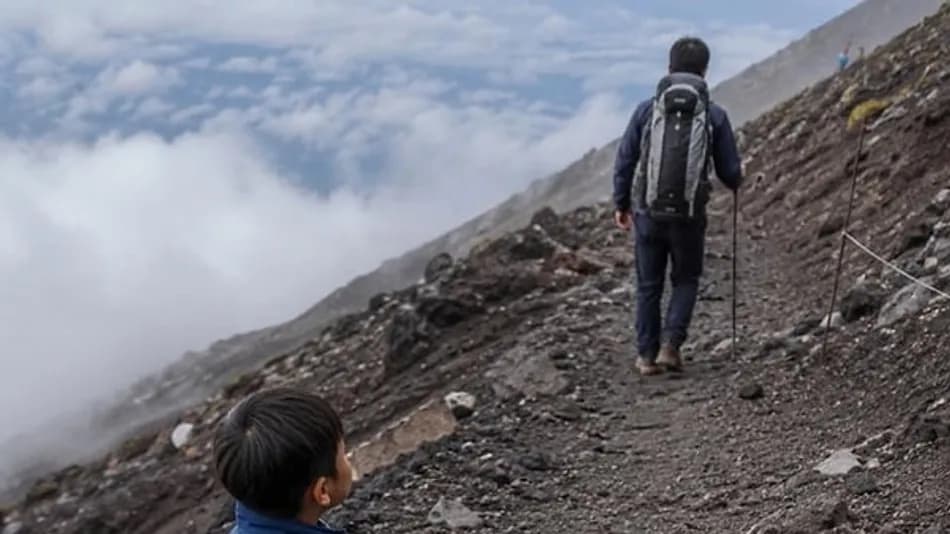 Fuji Dağı'nda 7 yaşındaki çocuğu yalnız bırakan babaya inceleme