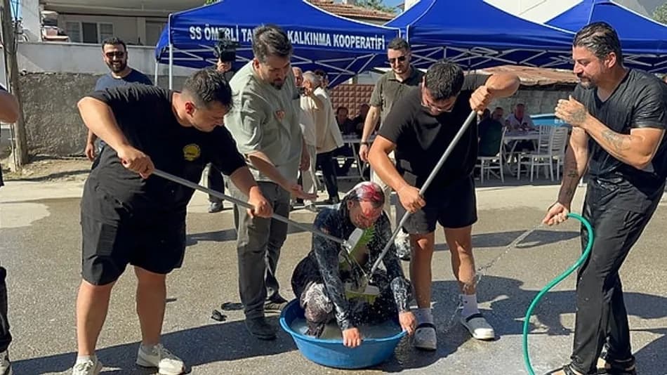 Bursa İznik’te damada düğün öncesi geleneksel eğlence