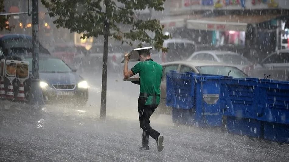AKOM Uyardı: İstanbul’da Perşembeden İtibaren Hava Soğuyacak ve Yağış Başlayacak