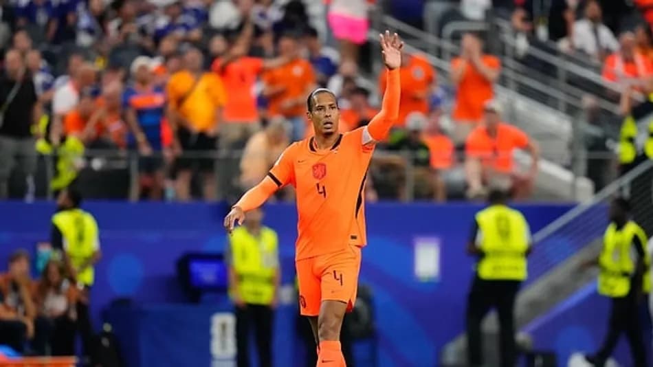 Virgil van Dijk Dünya Kupası’ndaki su molalarını eleştirdi