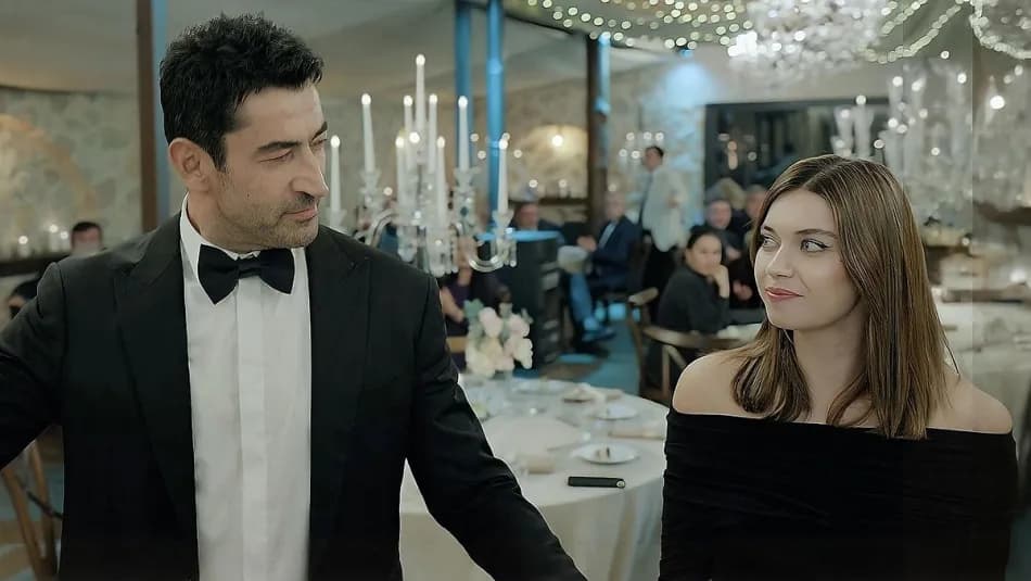Afra Saraçoğlu, Sinem Kobal iddiası sorulunca açıklama yapmadı