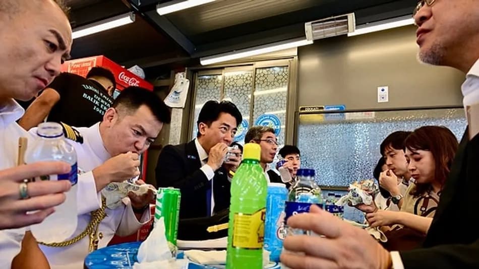 Japon Bakan Koizumi Şinciro İstanbul’da Balık Ekmek Yedi