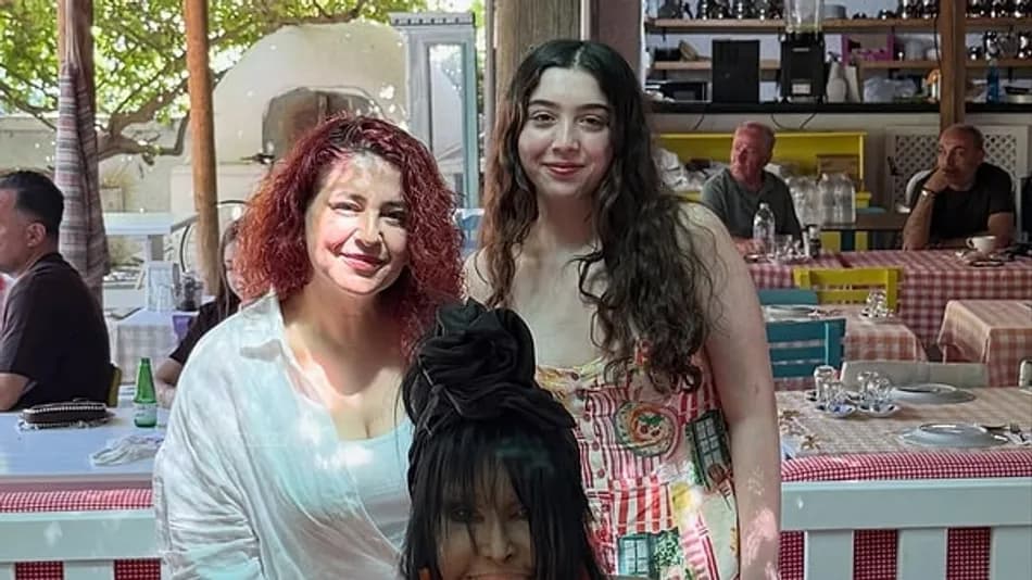 Bülent Ersoy’un Bodrum’daki bronz görüntüsü gündem oldu