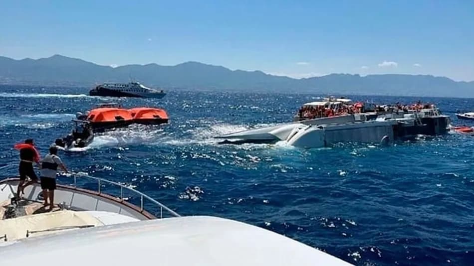 Girne açıklarında yolcu gemisi battı: Erdoğan’dan mesaj