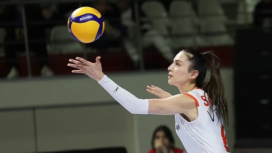 Saliha Şahin kimdir? Filenin Sultanları'nın milli smaçörü