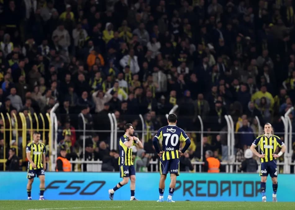 Fenerbahçe'nin nisan ayındaki kritik puan kayıpları dikkat çekti