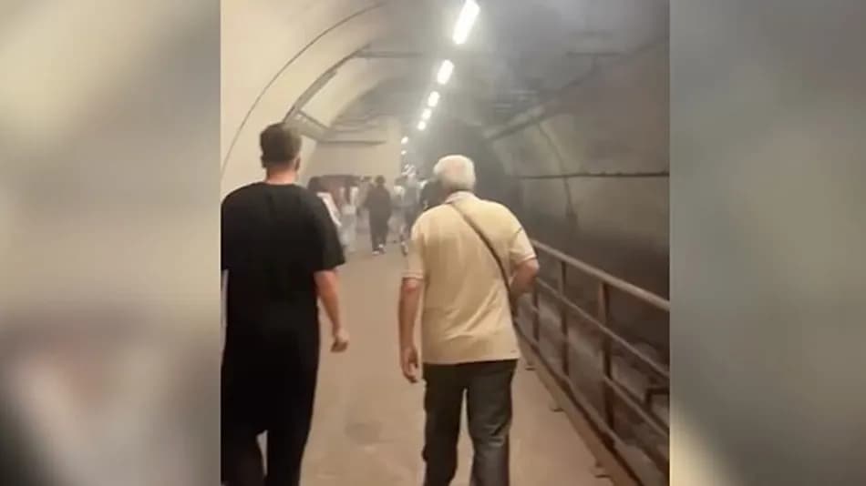İstanbul M7 Metrosunda Arıza: Yolcular Tünelden Yürüdü
