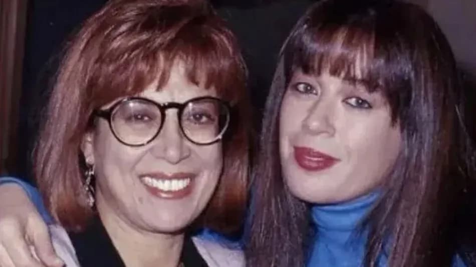 Tülay Özer son yolculuğuna uğurlandı, Zerrin Özer cenazede rahatsızlandı