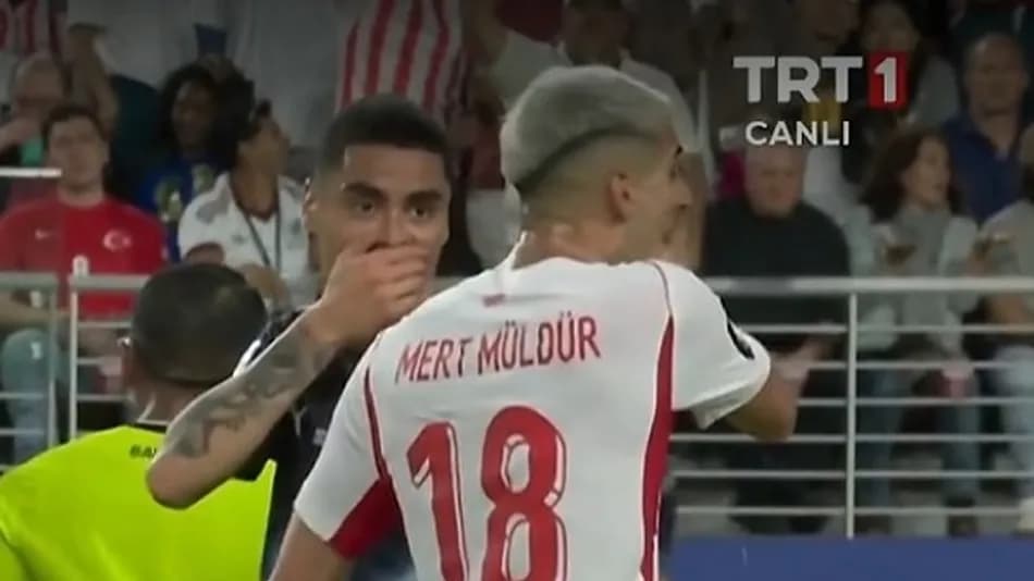 Türkiye-Paraguay Maçında Almiron’a Yeni Kuraldan Kırmızı Kart