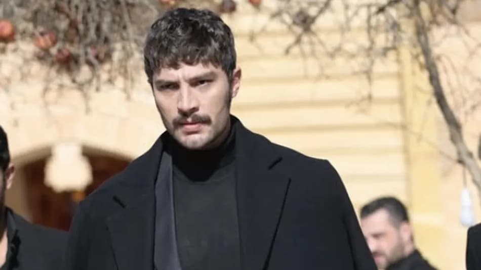 İlhan Şen ödül gecesinde elindeki tespihle gündem oldu