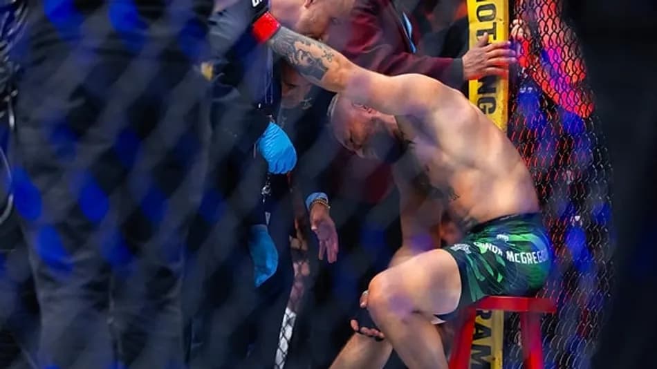 Conor McGregor dönüş maçında sakatlık şoku yaşadı