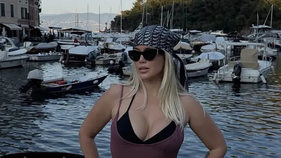 Wanda Nara filtresiz fotoğraflarına bikinili paylaşımla yanıt verdi