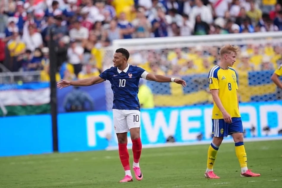 Fransa İsveç’i 3-0 yendi, Mbappe Dünya Kupası rekoru kırdı