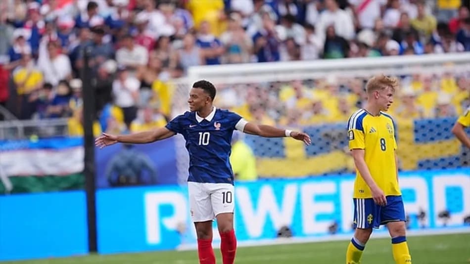Fransa İsveç’i 3-0 yendi, Mbappe Dünya Kupası rekoru kırdı