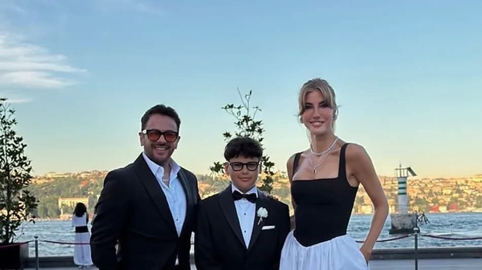 Çağla Şıkel ve Emre Altuğ'un Mezuniyet Pozu Gündem Oldu