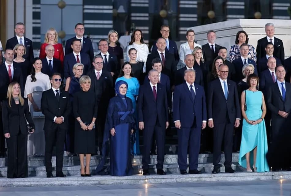Ankara’daki NATO Zirvesi’nde Liderlerden Aile Fotoğrafı