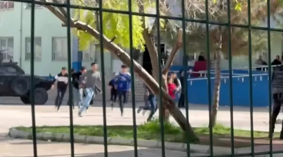 Şanlıurfa Siverek'te bir lisede silahlı saldırı iddiası