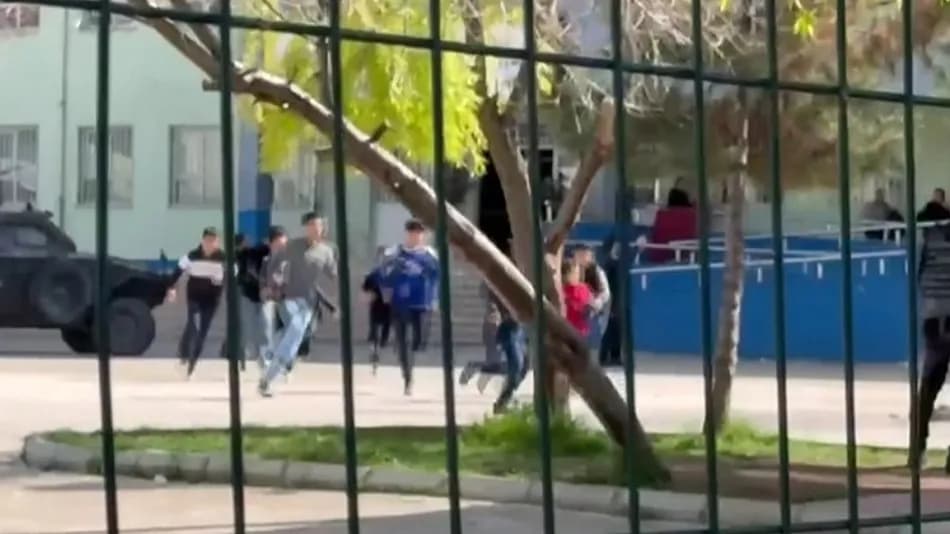 Şanlıurfa Siverek'te bir lisede silahlı saldırı iddiası