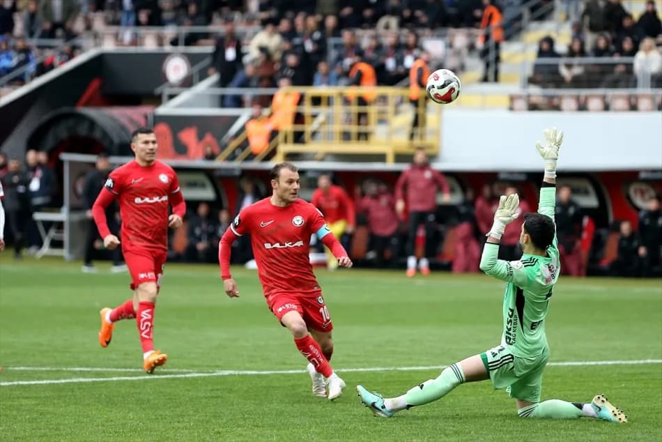 Amedspor Süper Lig’e yükseldi, play-off hattı da netleşti