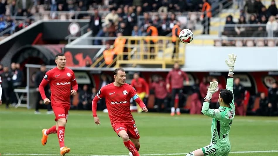 Amedspor Süper Lig’e yükseldi, play-off hattı da netleşti